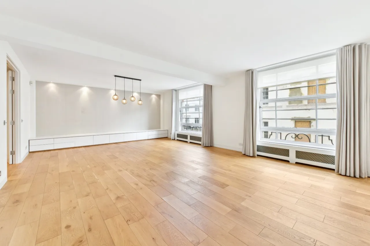 4 bed flat to rent, Halkin Place, London, SW1X