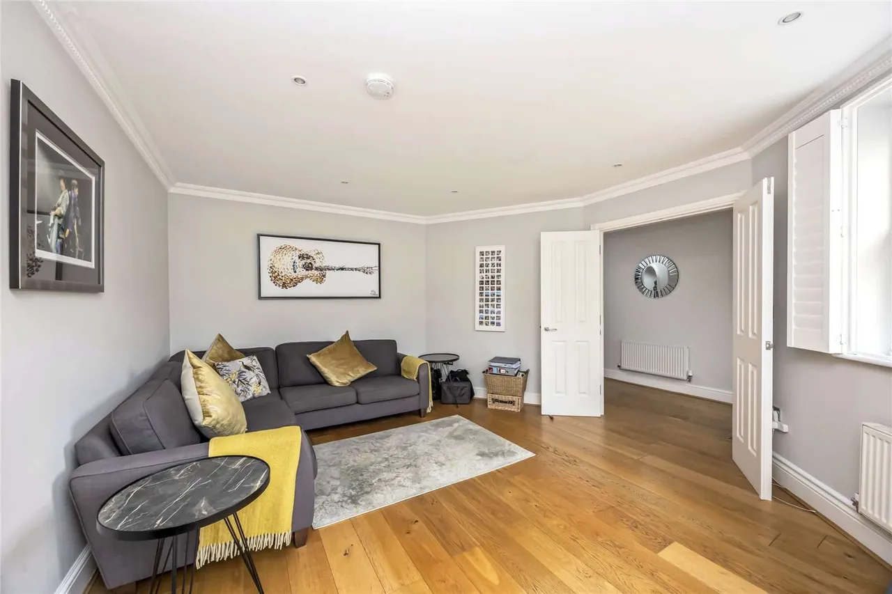 Haines Court, Weybridge, Surrey, KT13 0BH, photo 8