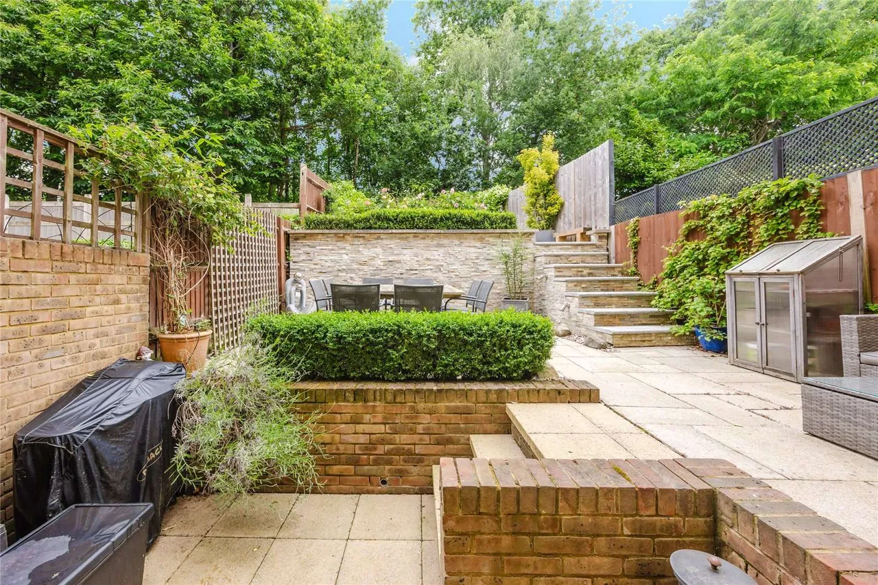 Haines Court, Weybridge, Surrey, KT13 0BH, photo 6