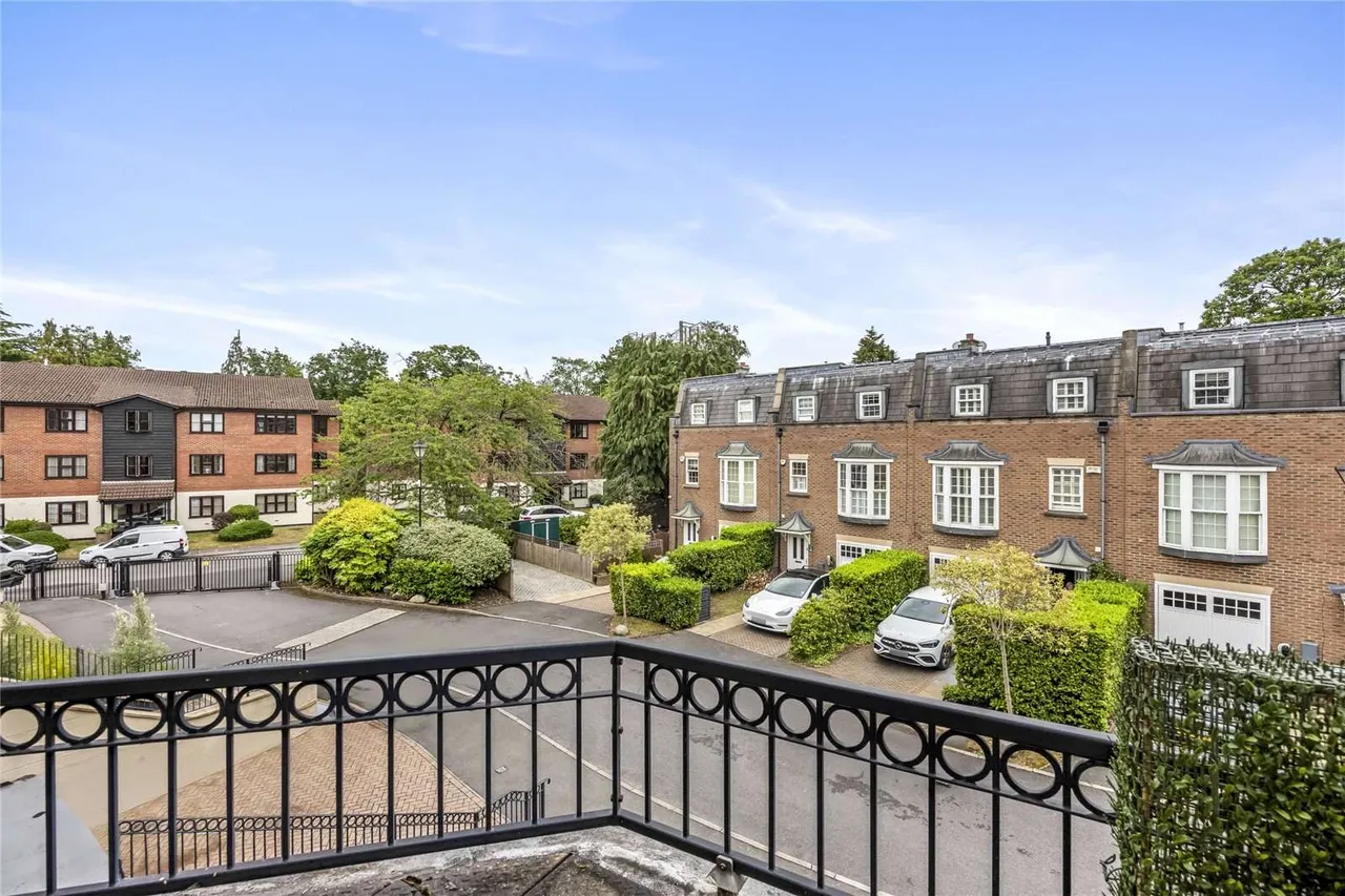 Haines Court, Weybridge, Surrey, KT13 0BH, photo 12