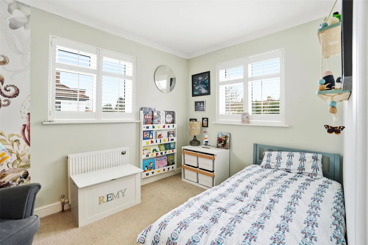 Twining Avenue, Twickenham, TW2 5LP, photo 9