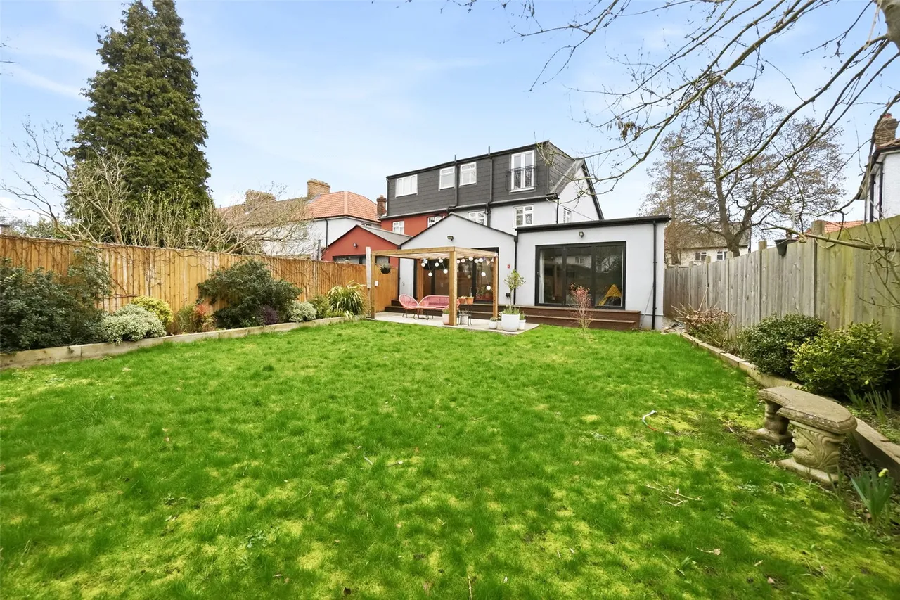 Twining Avenue, Twickenham, TW2 5LP, photo 2