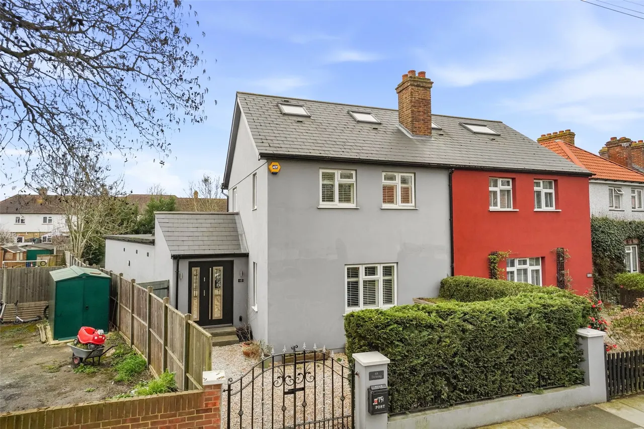 4 bed house for sale — Twining Avenue, Twickenham, TW2 5LP