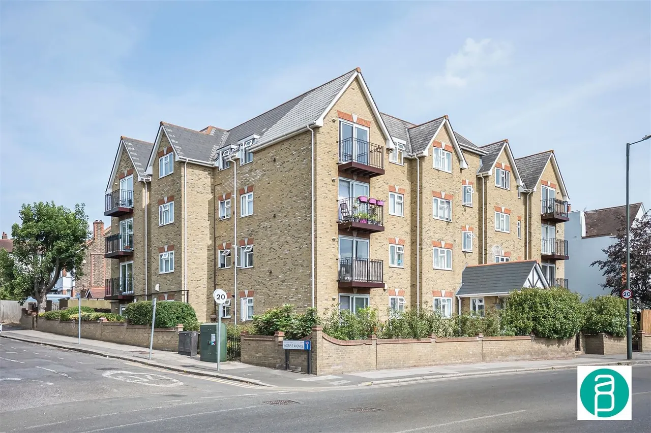 3 bed flat to rent — Worple Road, London SW19 4JH