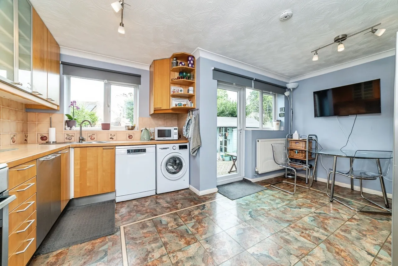Martins Wood, Chineham, RG24, photo 5