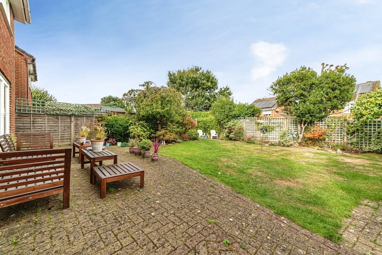 Martins Wood, Chineham, RG24, photo 7