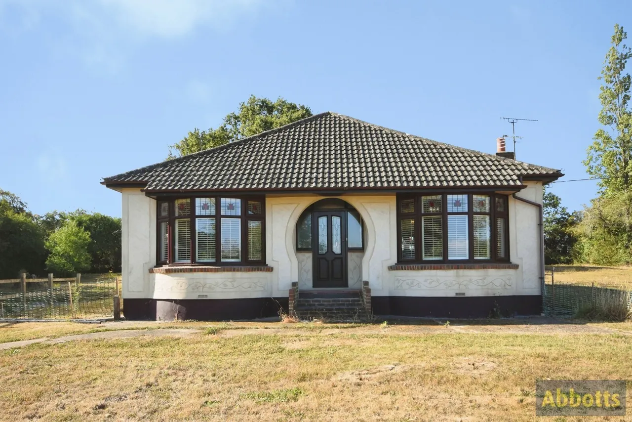 2 bed house for sale, Fane Road, SS7