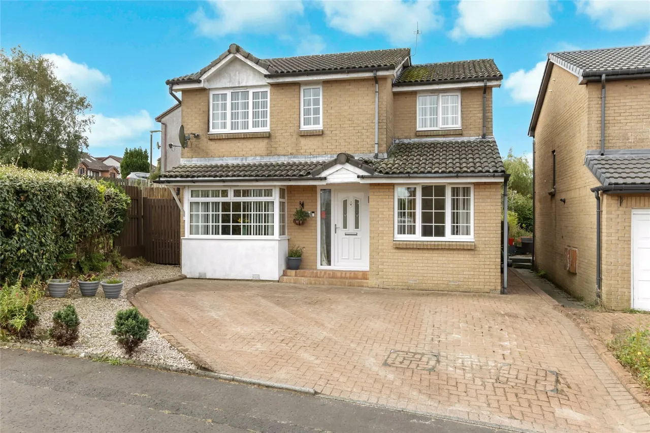 4 bed house for sale, Braes View, Shieldhill, FK1