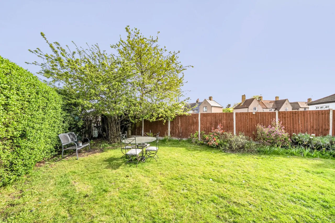 Central Avenue, DA16, photo 15