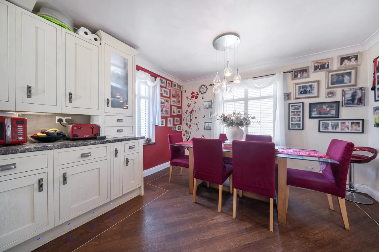 Central Avenue, DA16, photo 11