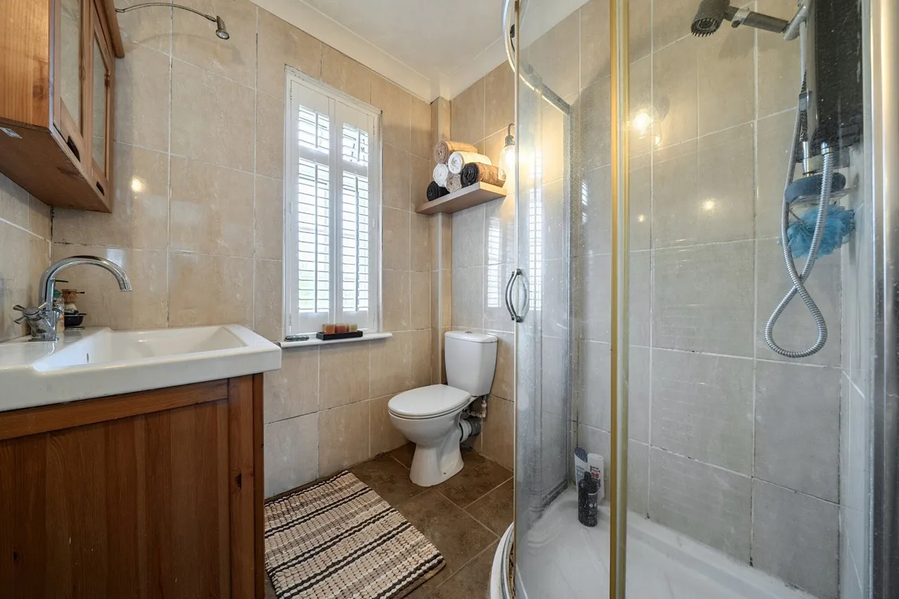 Central Avenue, DA16, photo 7