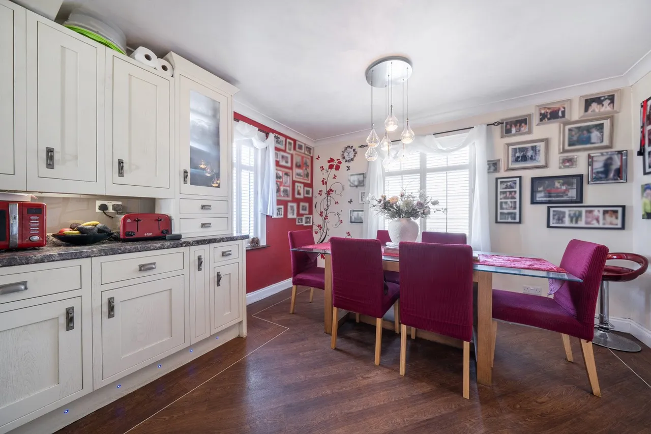 Central Avenue, DA16, photo 11
