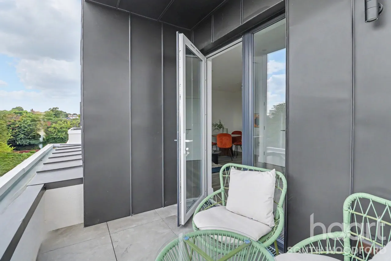 Churchfields, London, E18, photo 13