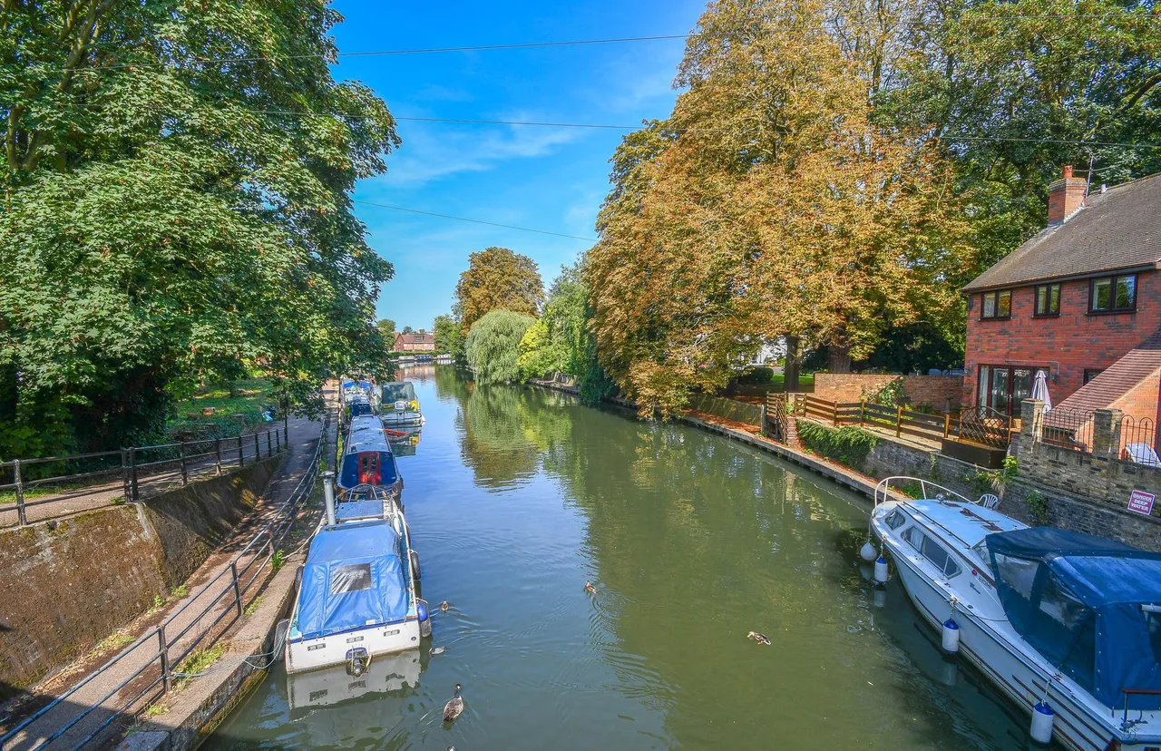 River Meads, Stanstead Abbotts, SG12, photo 13