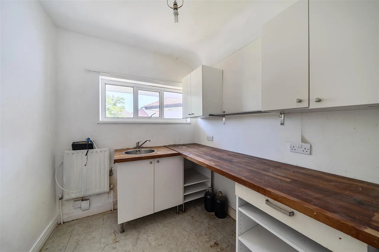 Pine Gardens, Ruislip, HA4 9TH, photo 9