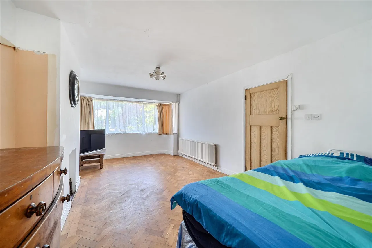 Pine Gardens, Ruislip, HA4 9TH, photo 6