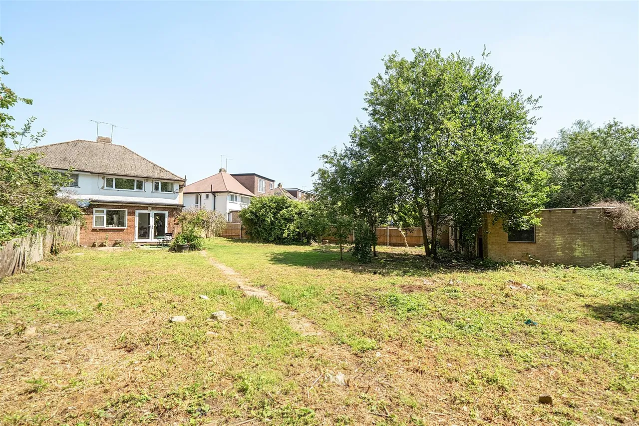 Pine Gardens, Ruislip, HA4 9TH, photo 4
