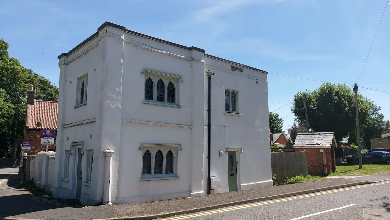 2 bed house for sale — South Street, Bourne, PE10