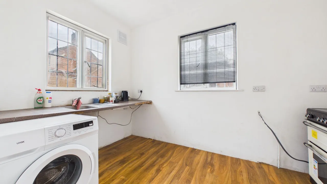 South Street, Bourne, PE10, photo 10