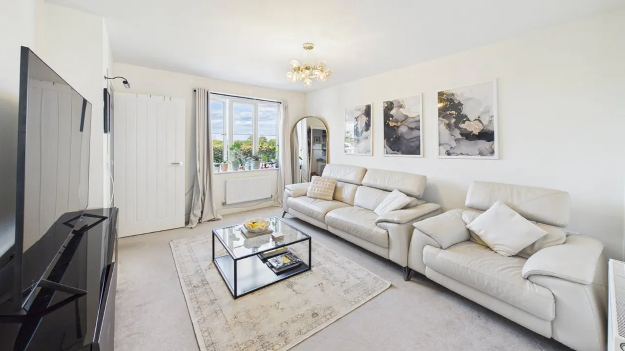 Redwood Drive, Bury St Edmunds, photo 2