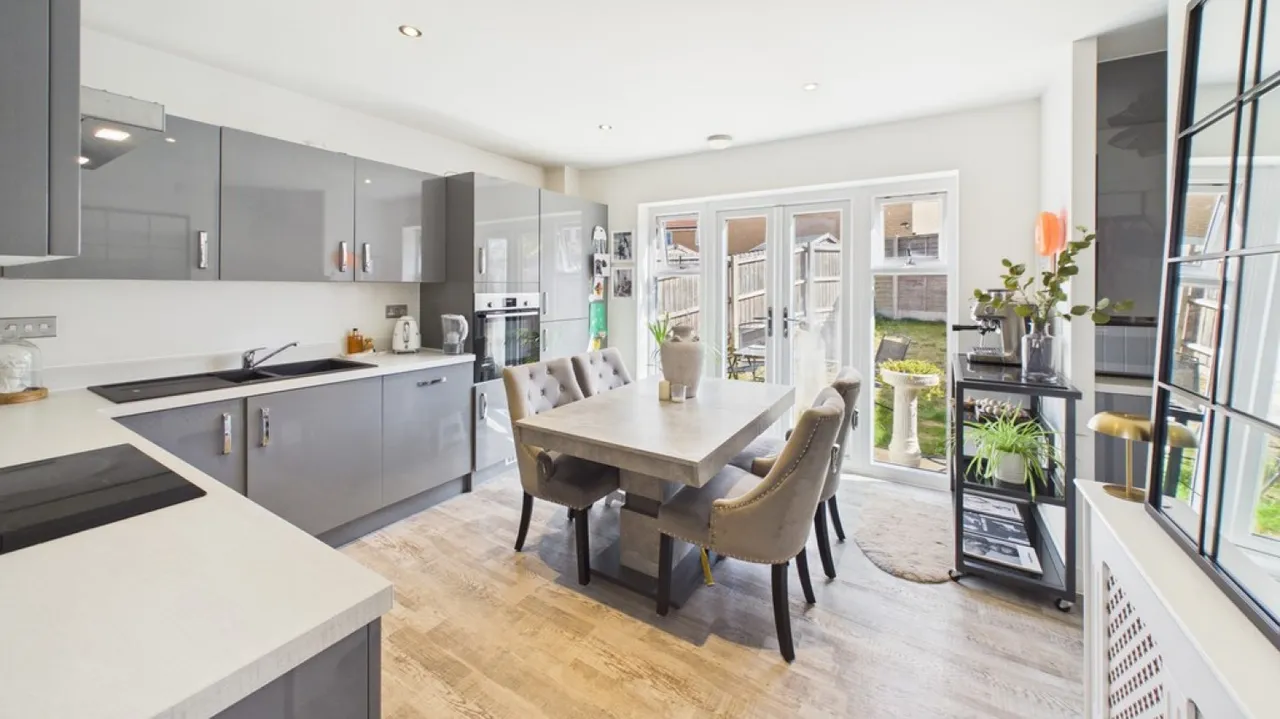 Redwood Drive, Bury St Edmunds, photo 4