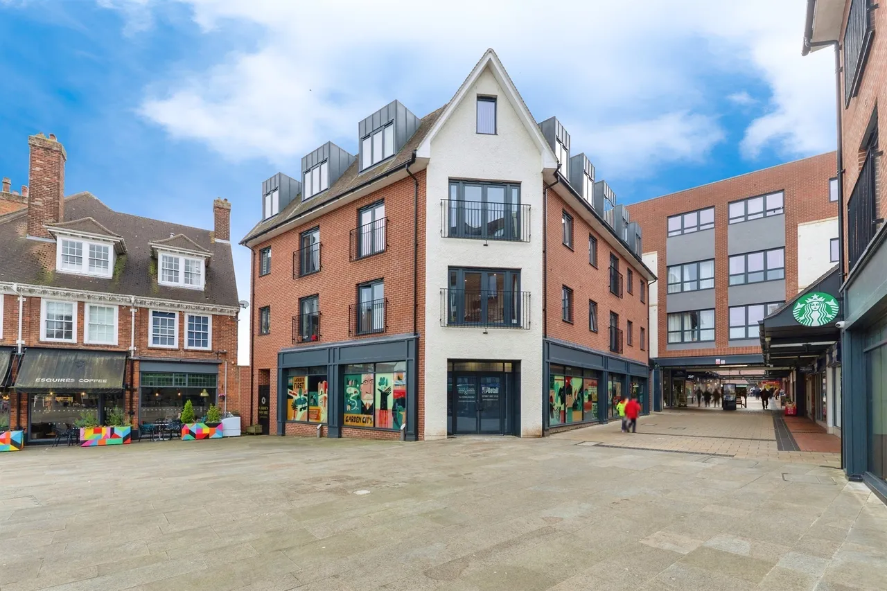 2 bed flat for sale — Leys Avenue, LETCHWORTH GARDEN CITY