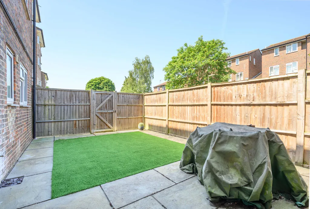 Newark Court, Walton-On-Thames KT12 3NX, photo 8