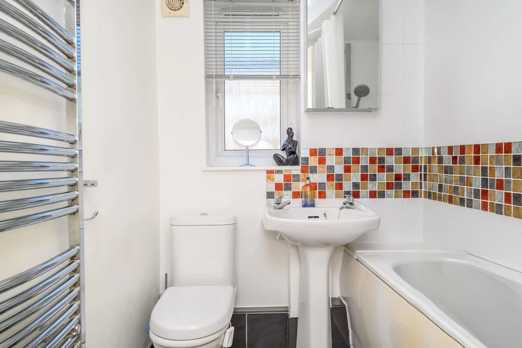 Newark Court, Walton-On-Thames KT12 3NX, photo 7