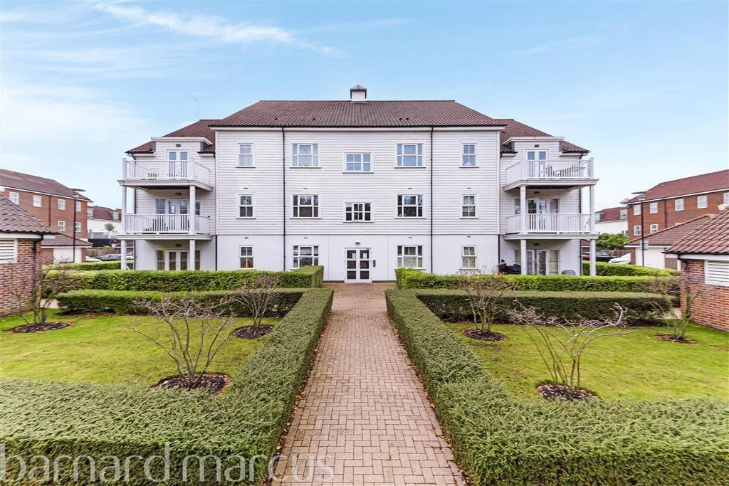 2 bed flat to rent — Beaumont Drive, WORCESTER PARK