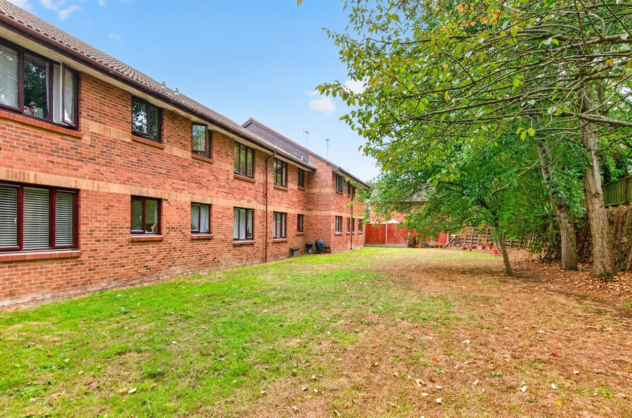 Tudor Close, Hatfield, AL10, photo 13