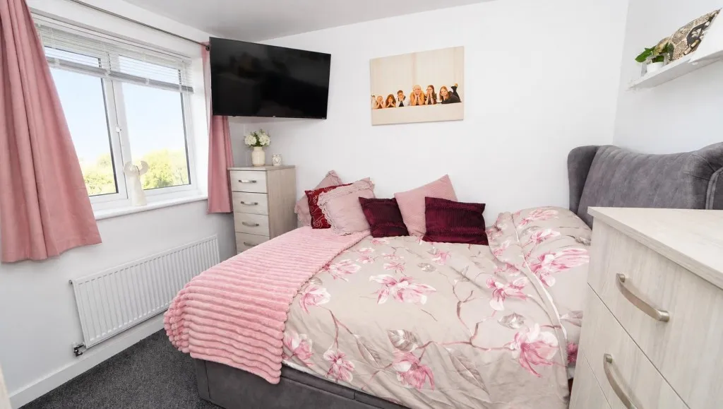 Burwell Rise, Thackley, photo 14