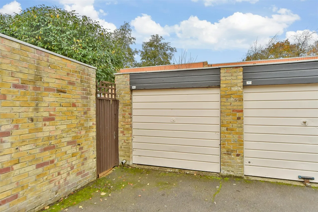 Lambardes, New Ash Green, DA3, photo 11