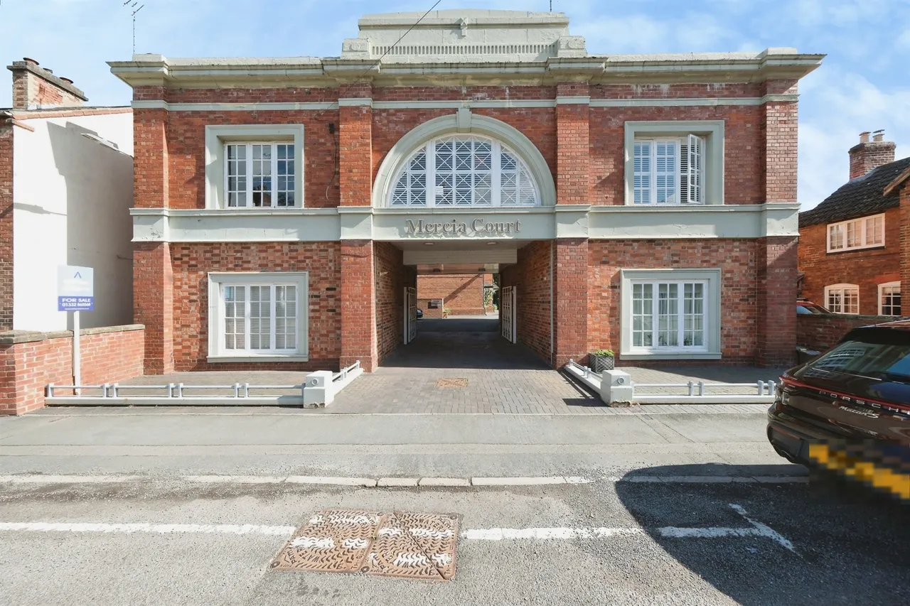 3 bed house for sale, Mercia Court, Repton, DE65