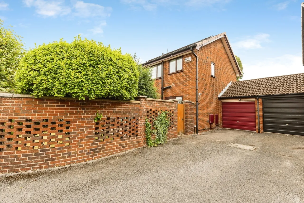 Wealstone Lane, Chester, CH2, photo 17