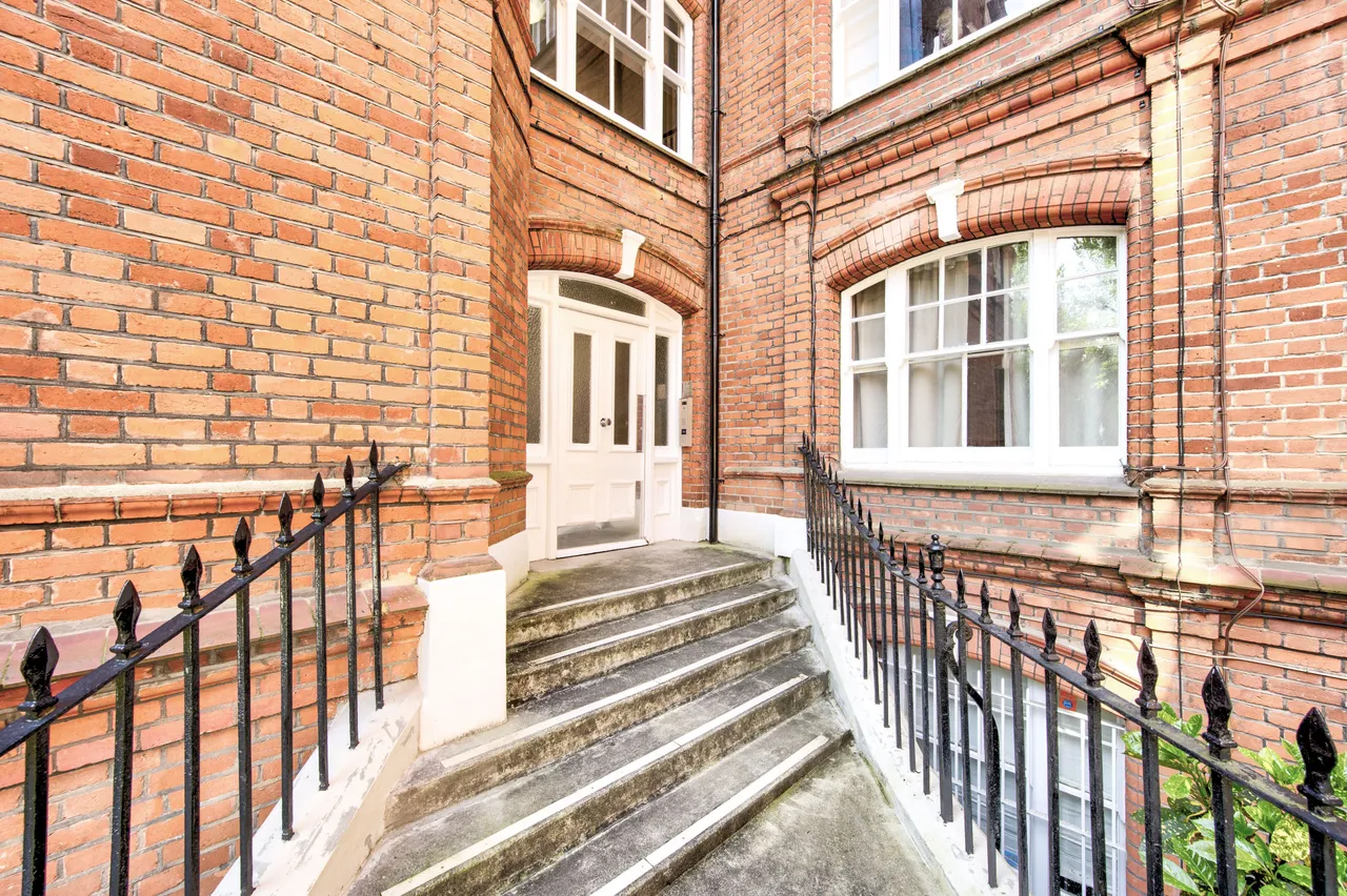 11 Owen Mansions, Queens Club Gardens, London, photo 9