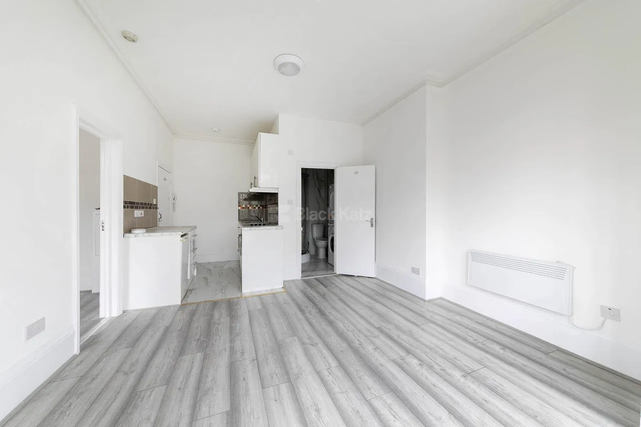 Dean Road, London, NW2, photo 4