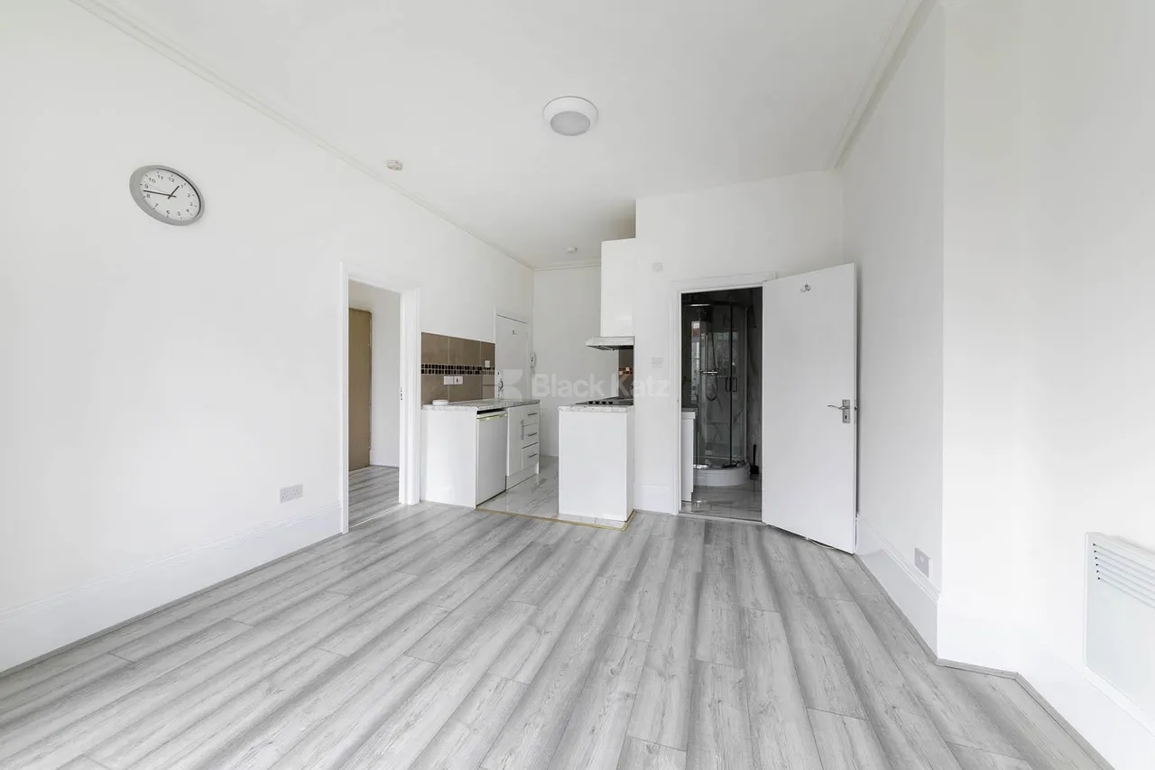 Dean Road, London, NW2, photo 3