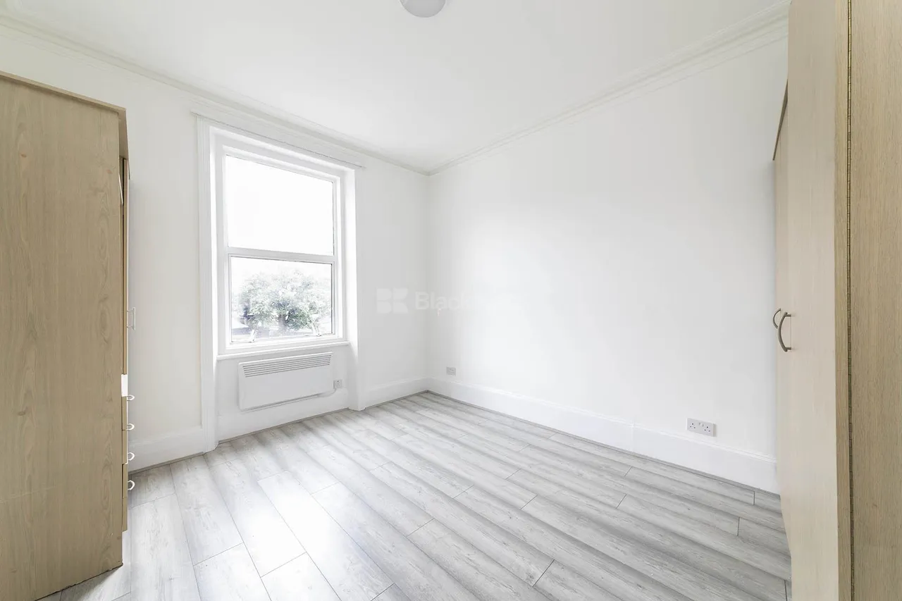 Dean Road, London, NW2, photo 10