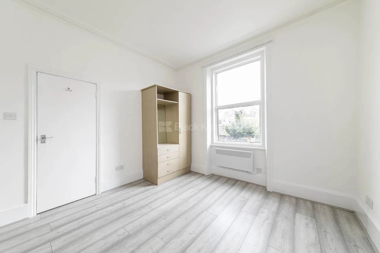 Dean Road, London, NW2, photo 9