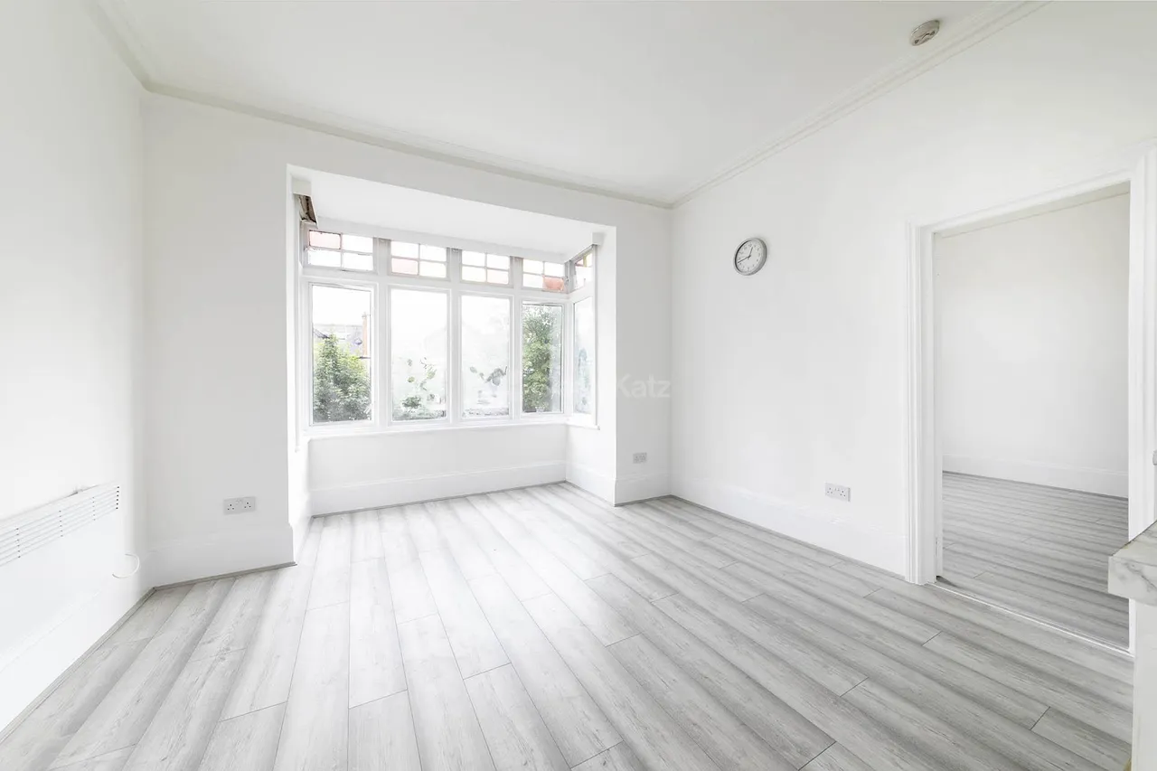 Dean Road, London, NW2, photo 2