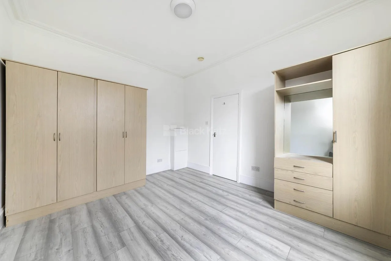 Dean Road, London, NW2, photo 8