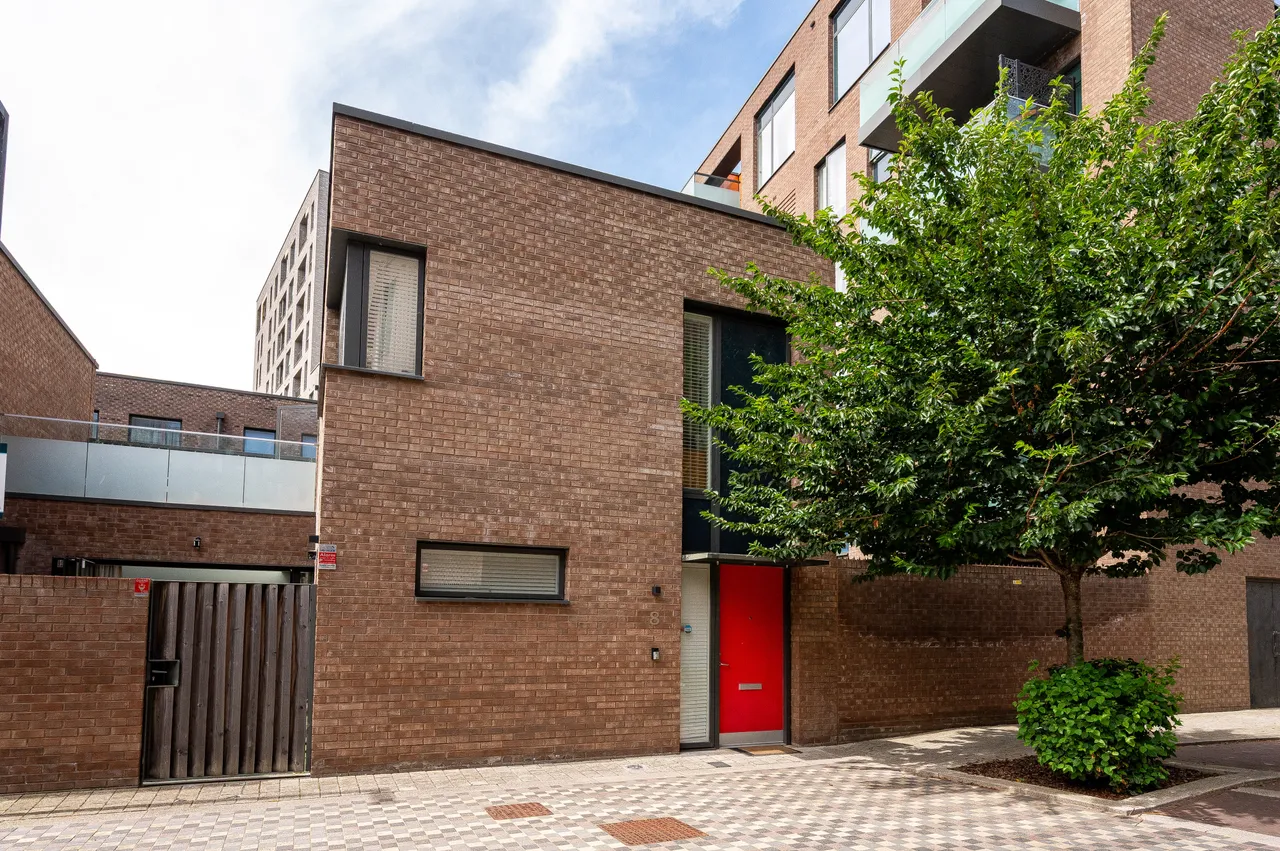 3 bed house for sale — 8 Fergus Street, London