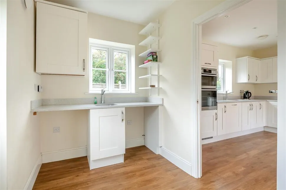 Hillfield Road, Oundle, PE8, photo 7