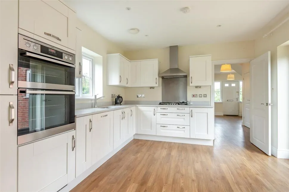 Hillfield Road, Oundle, PE8, photo 5