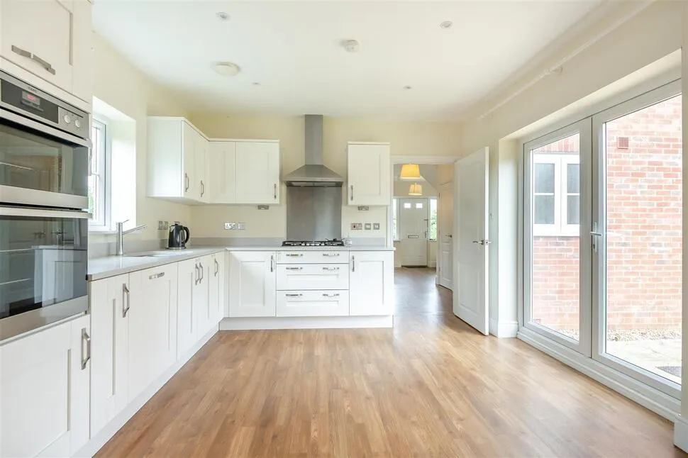 Hillfield Road, Oundle, PE8, photo 4