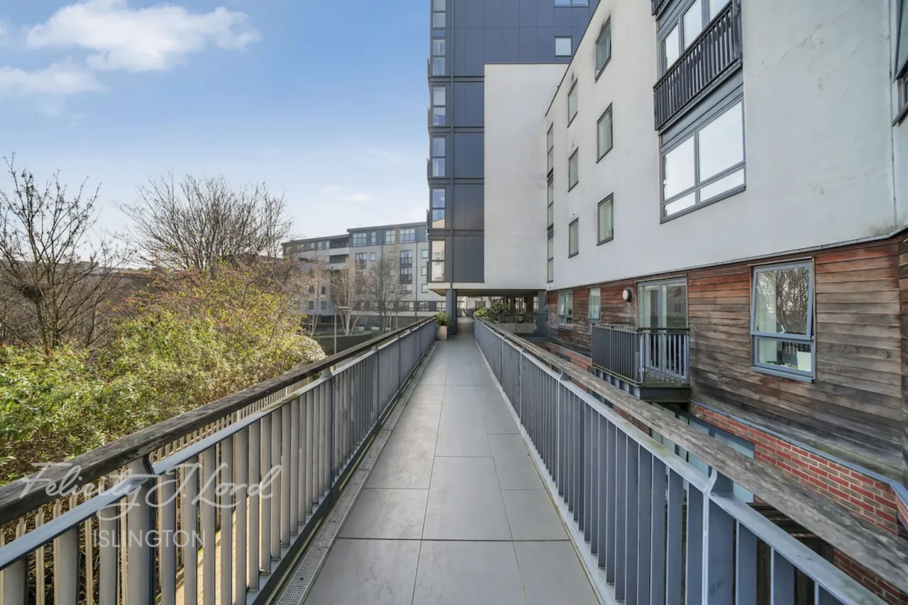 Market Road, London, photo 19