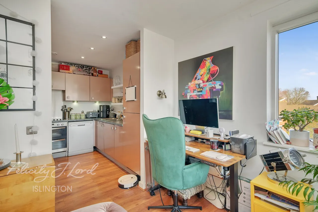 Market Road, London, photo 13