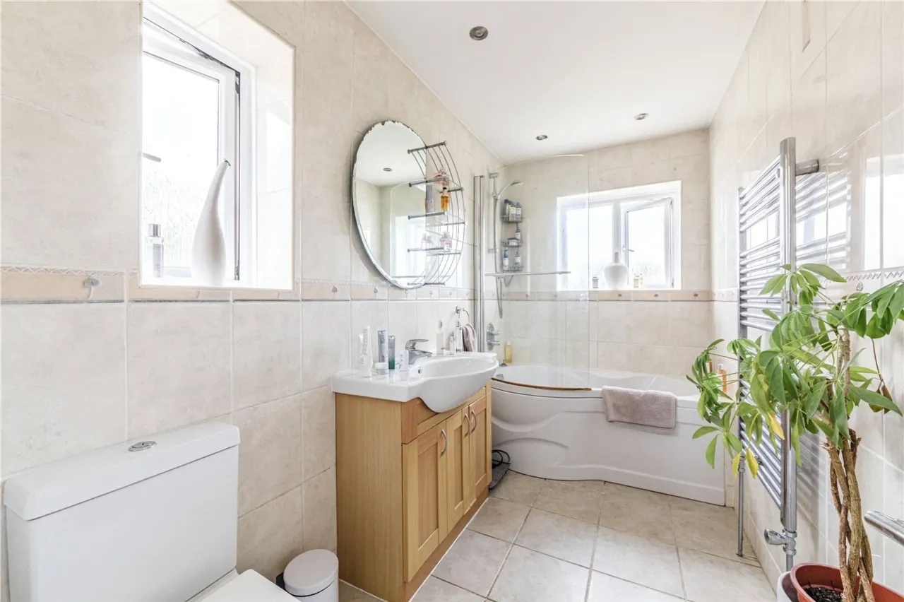 High Road, Byfleet, West Byfleet, Sur..., photo 15