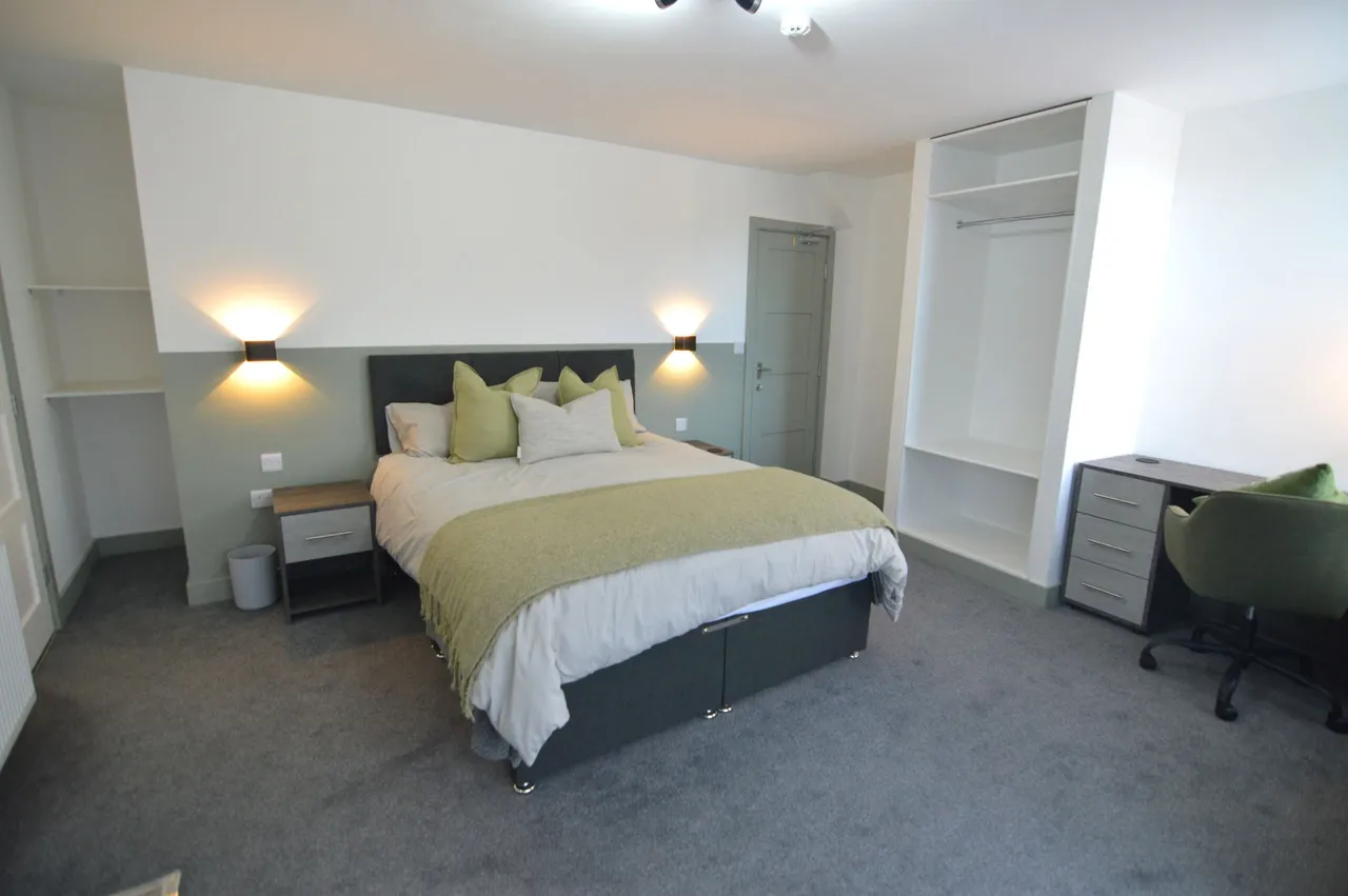 Chantry Lane, Grimsby, South Humberside, DN31 2LP, photo 2