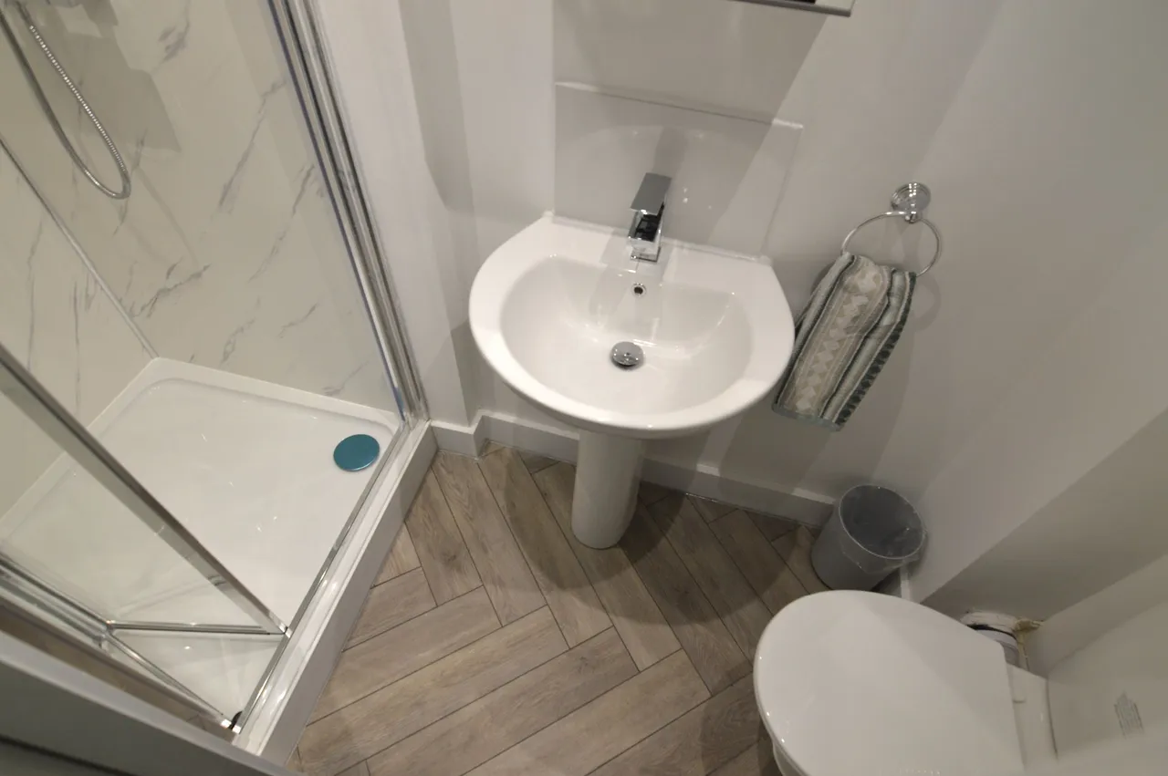 Chantry Lane, Grimsby, South Humberside, DN31 2LP, photo 15